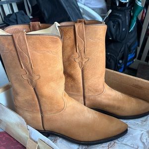 Men’s Doeskin Lucchese Boots